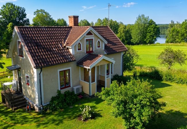 House in Ydre - Holiday home on Lake Östra Lägern with private rowing boat
