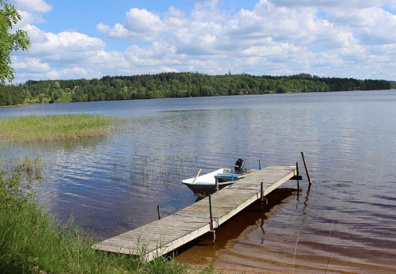 House in Lekeryd - Wonderful holiday home on a lake property in Småland