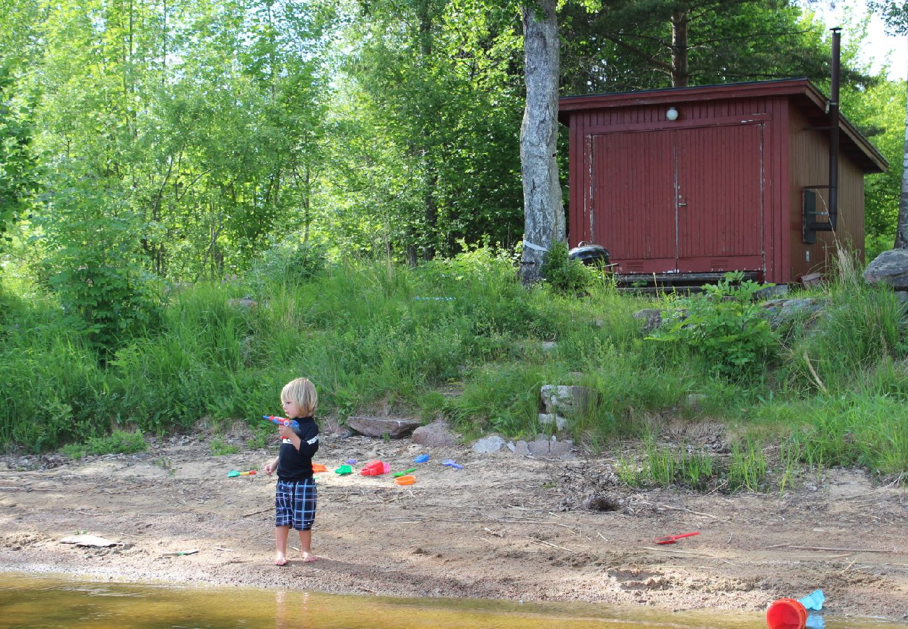 House in Lekeryd - Wonderful holiday home on a lake property in Småland