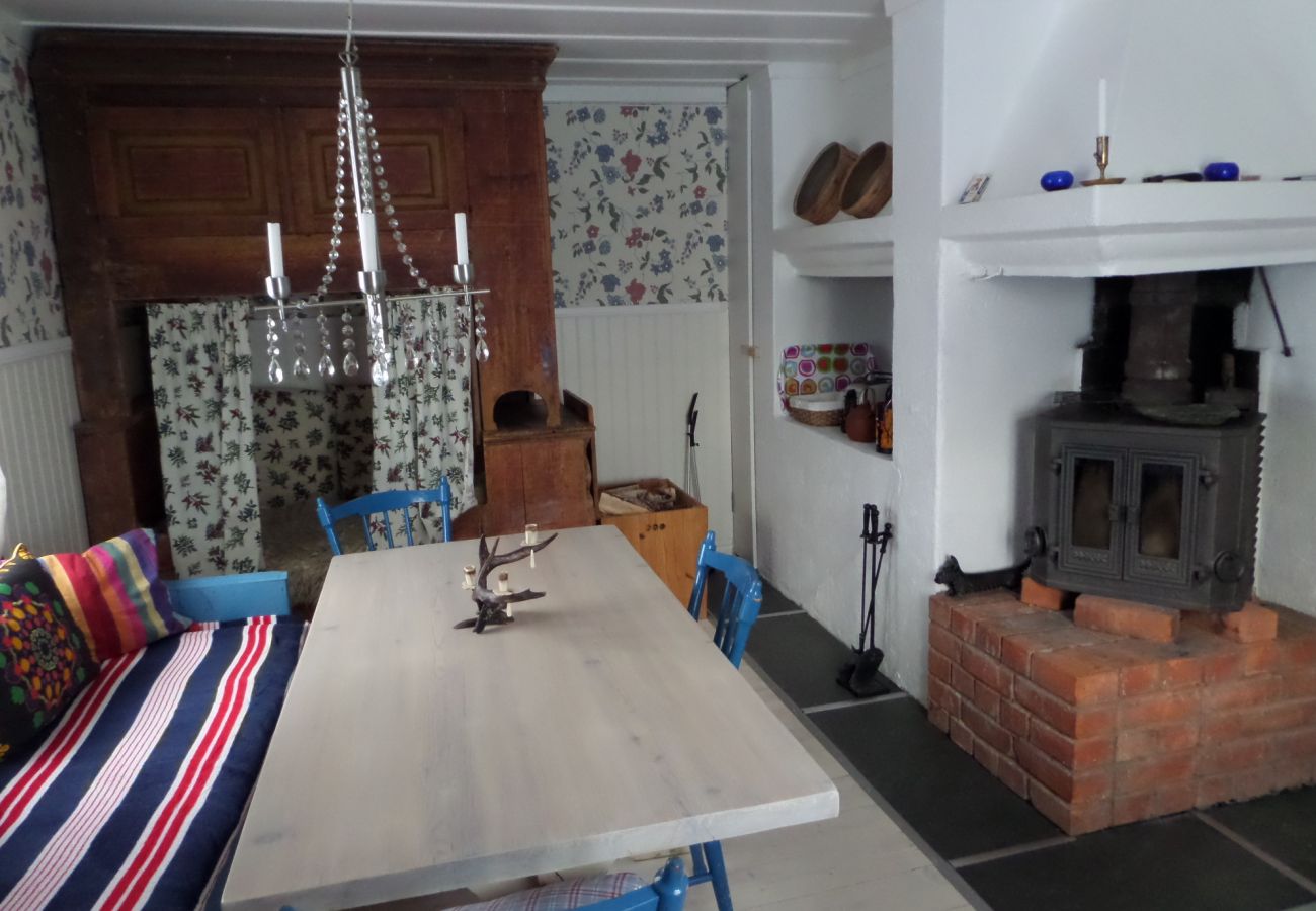 House in Gällö - Holidays at a farmstead and with a view of the lake