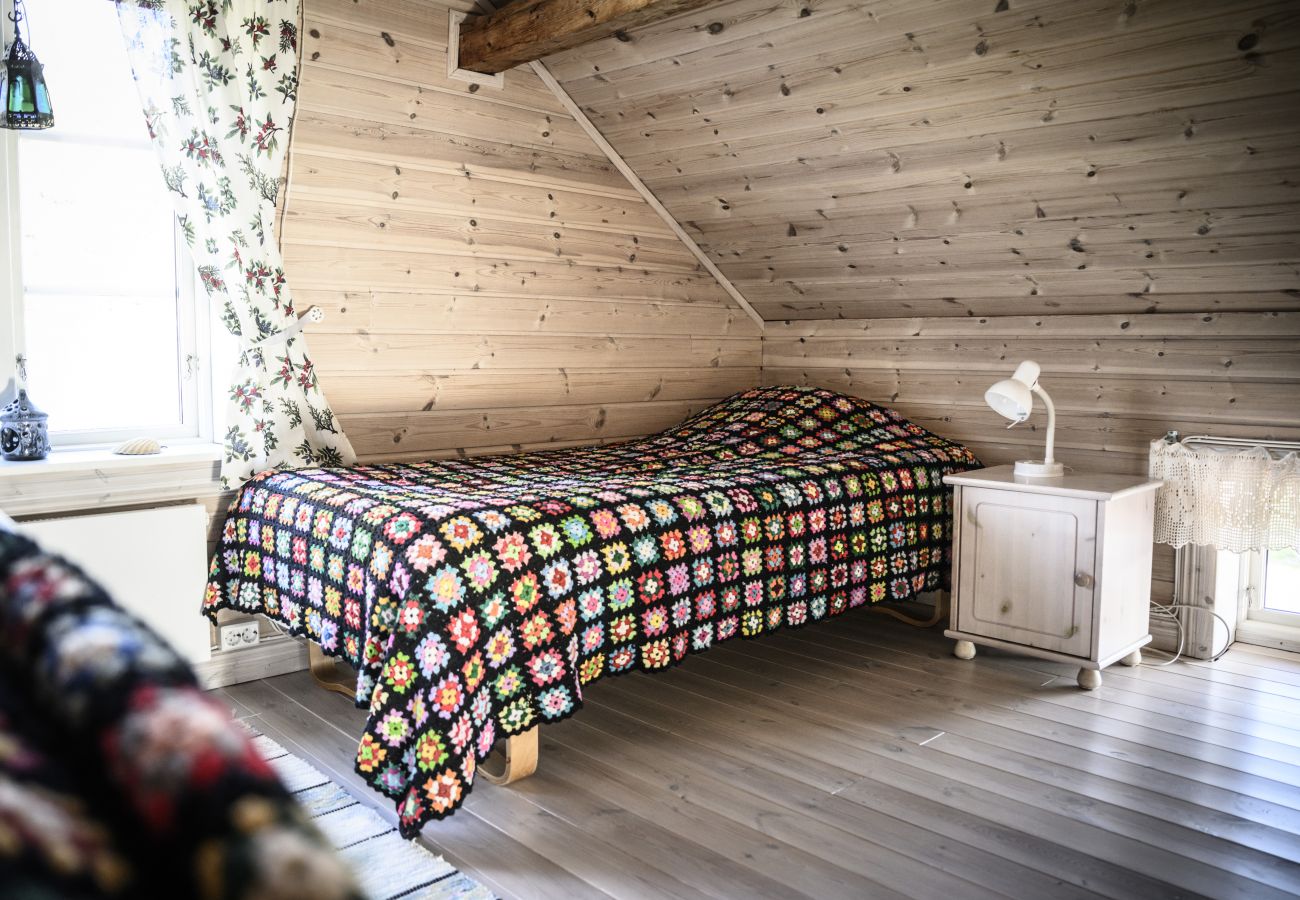 House in Gällö - Holidays at a farmstead and with a view of the lake