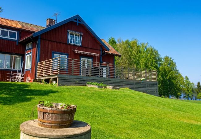 House in Köpmannebro - Unique holiday home 40 meters from the water