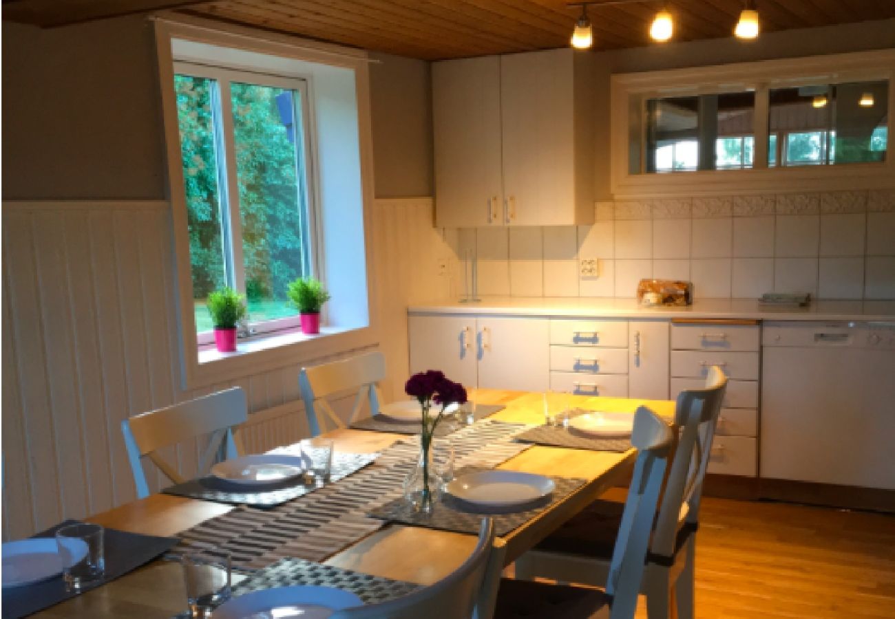 House in Köpmannebro - Unique holiday home 40 meters from the water