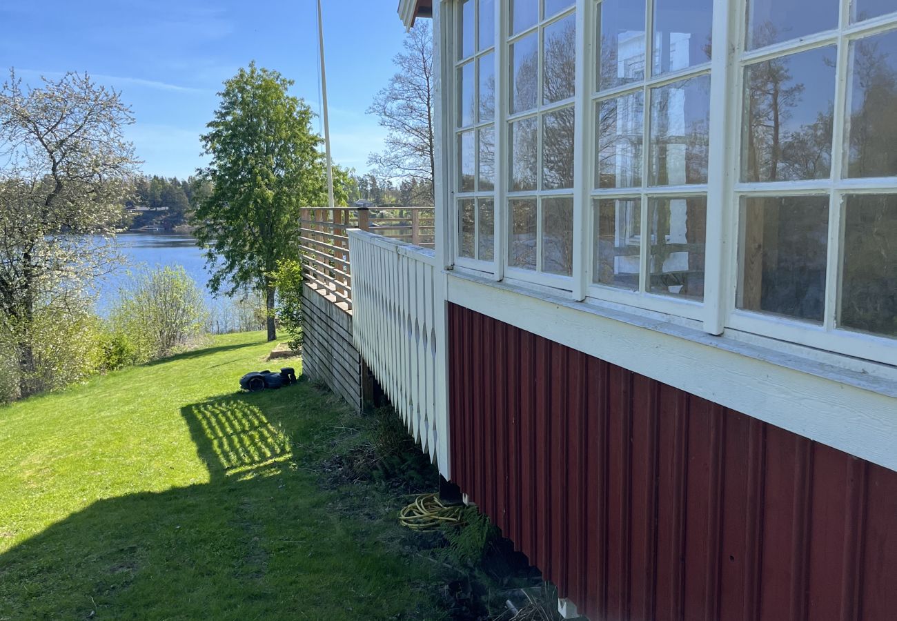 House in Köpmannebro - Unique holiday home 40 meters from the water