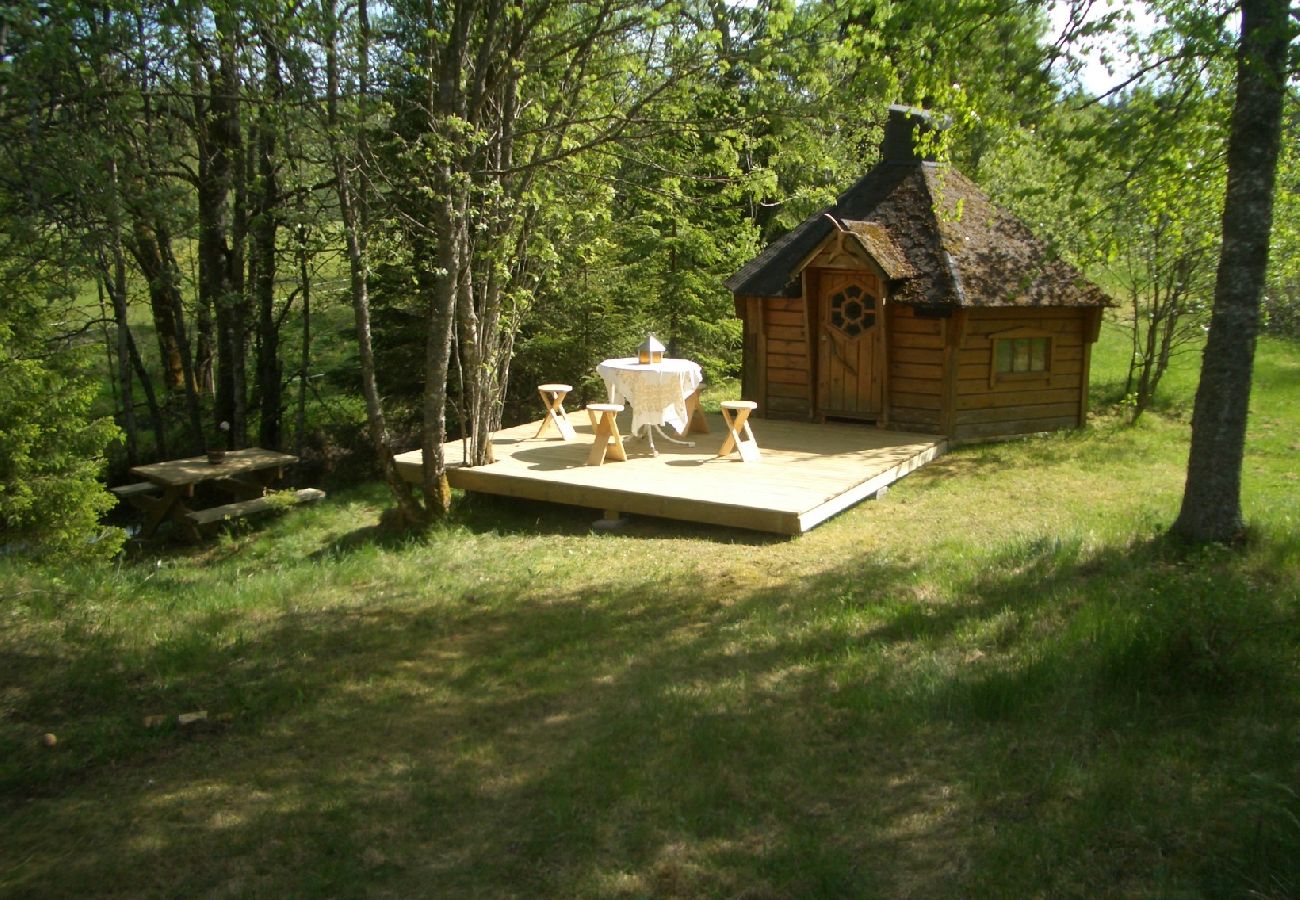 House in Håcksvik - Holiday in the forest by the river with boat, canoe and hot tub