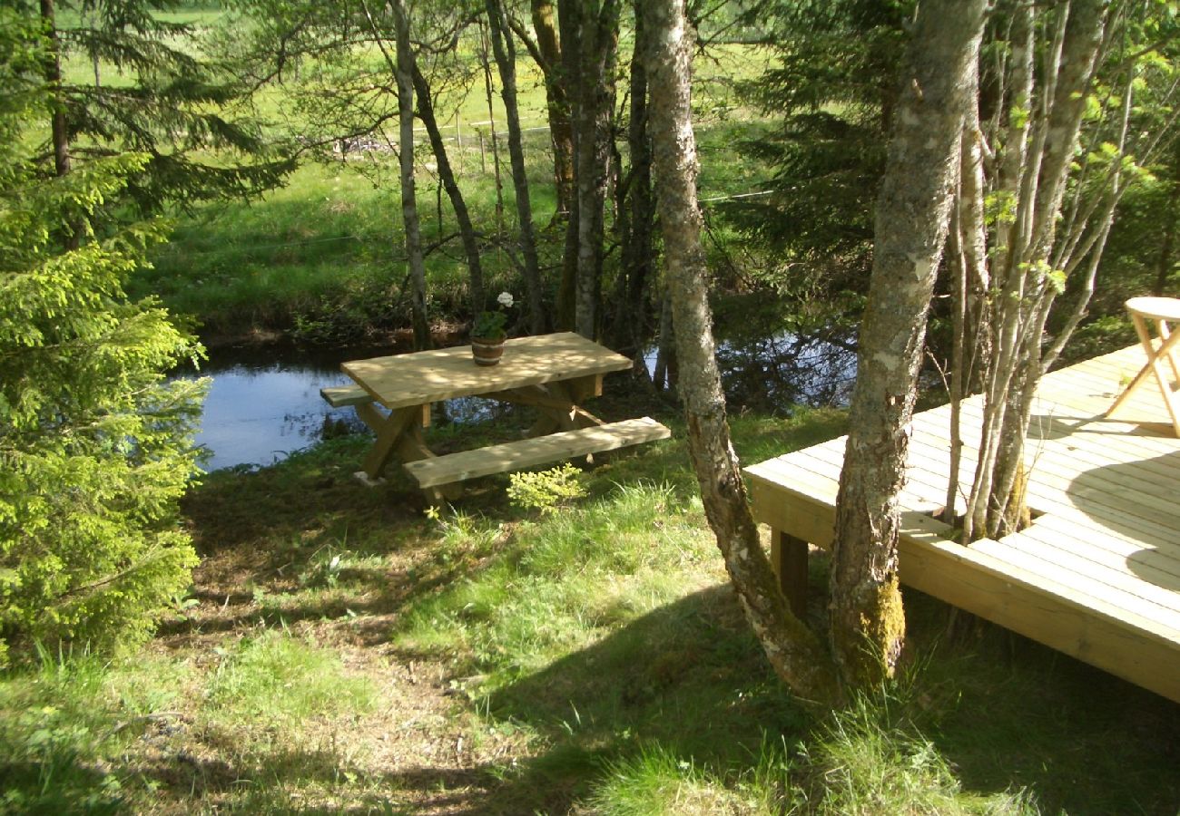 House in Håcksvik - Holiday in the forest by the river with boat, canoe and hot tub