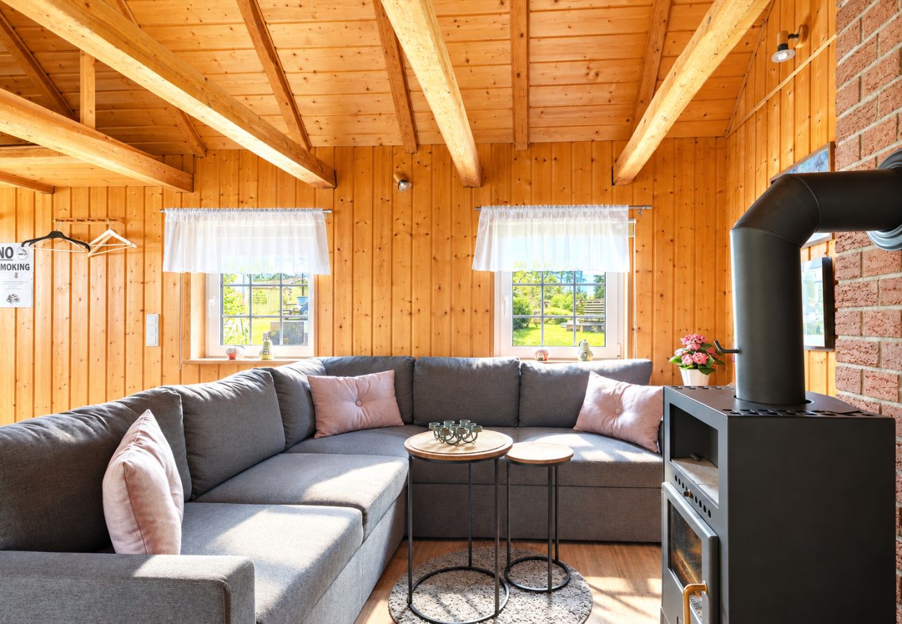 House in Håcksvik - Holiday in the forest by the river with boat, canoe and hot tub