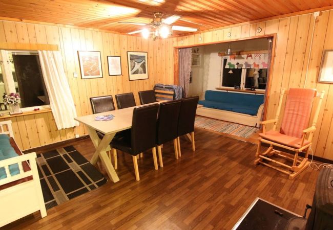 House in Kiruna - Comfortable cottage surrounded by water, fantastic scenery and in private location