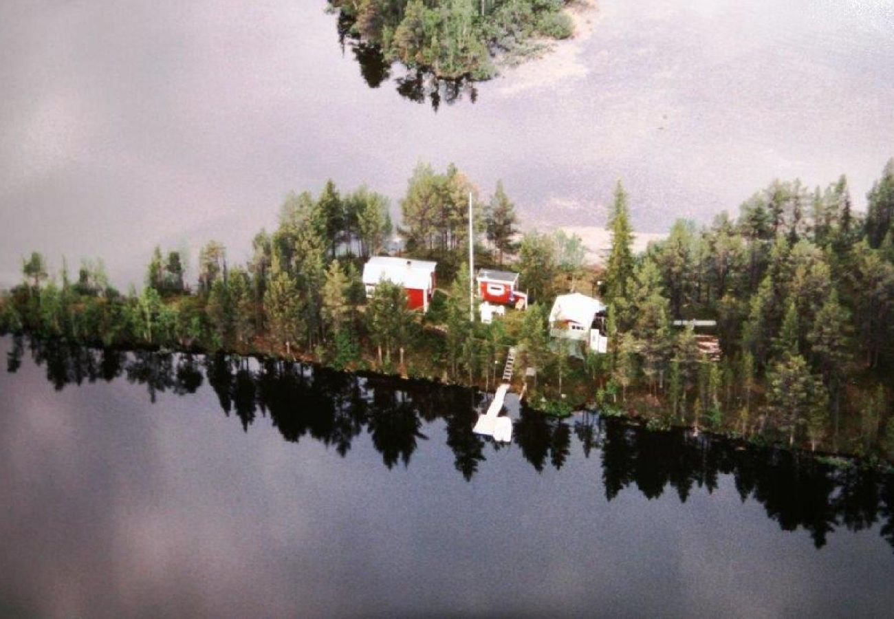 House in Kiruna - Comfortable cottage surrounded by water, fantastic scenery and in private location