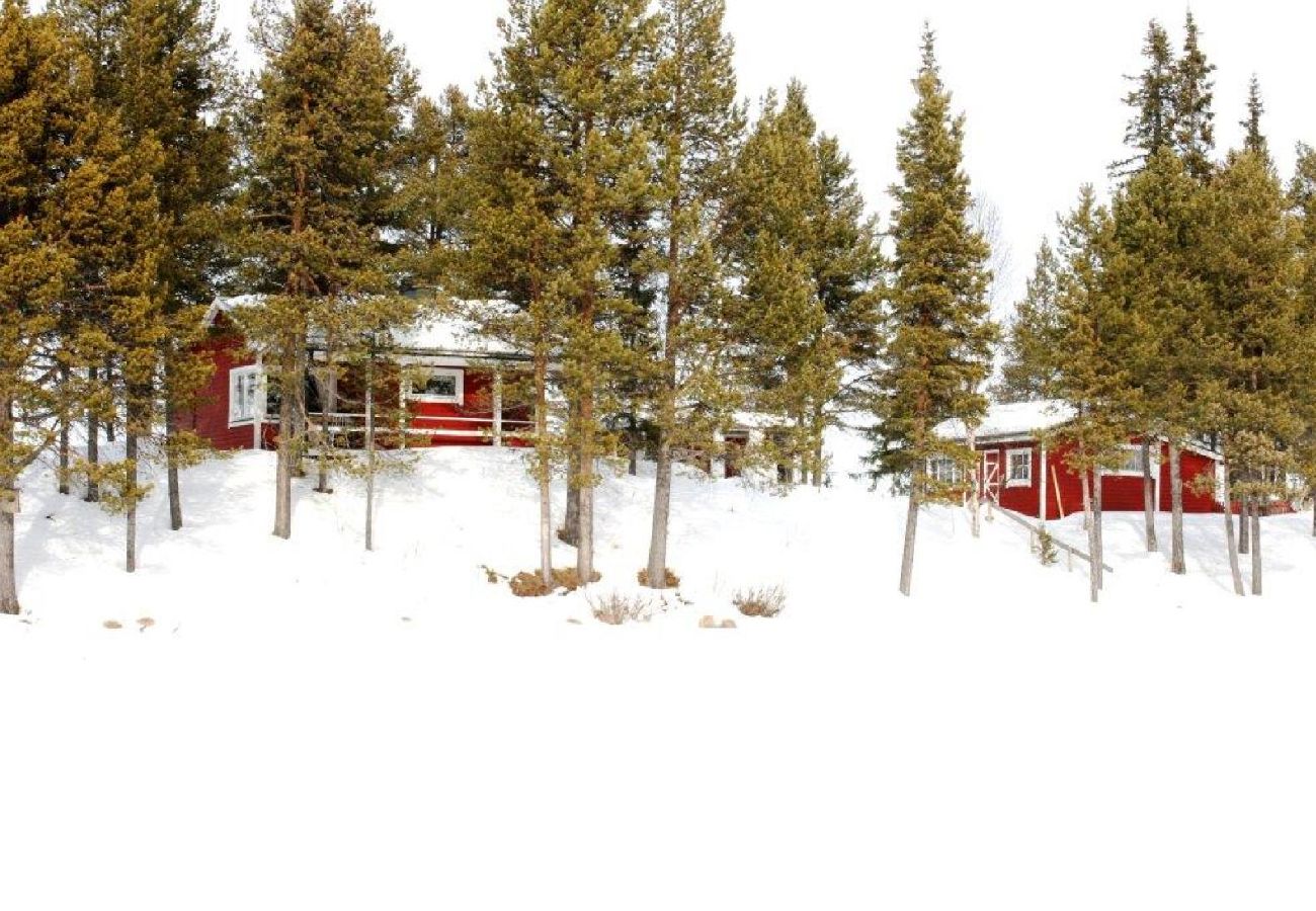 House in Kiruna - Comfortable cottage surrounded by water, fantastic scenery and in private location