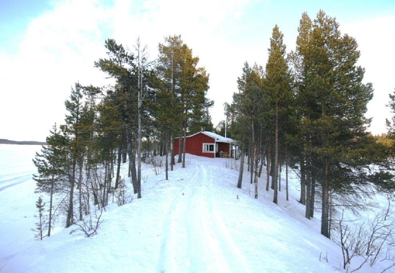 House in Kiruna - Comfortable cottage surrounded by water, fantastic scenery and in private location