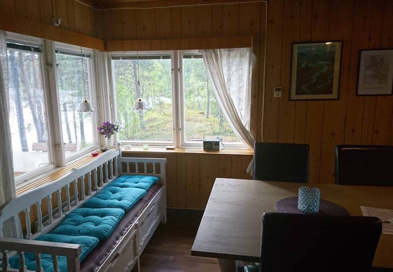 House in Kiruna - Comfortable cottage surrounded by water, fantastic scenery and in private location