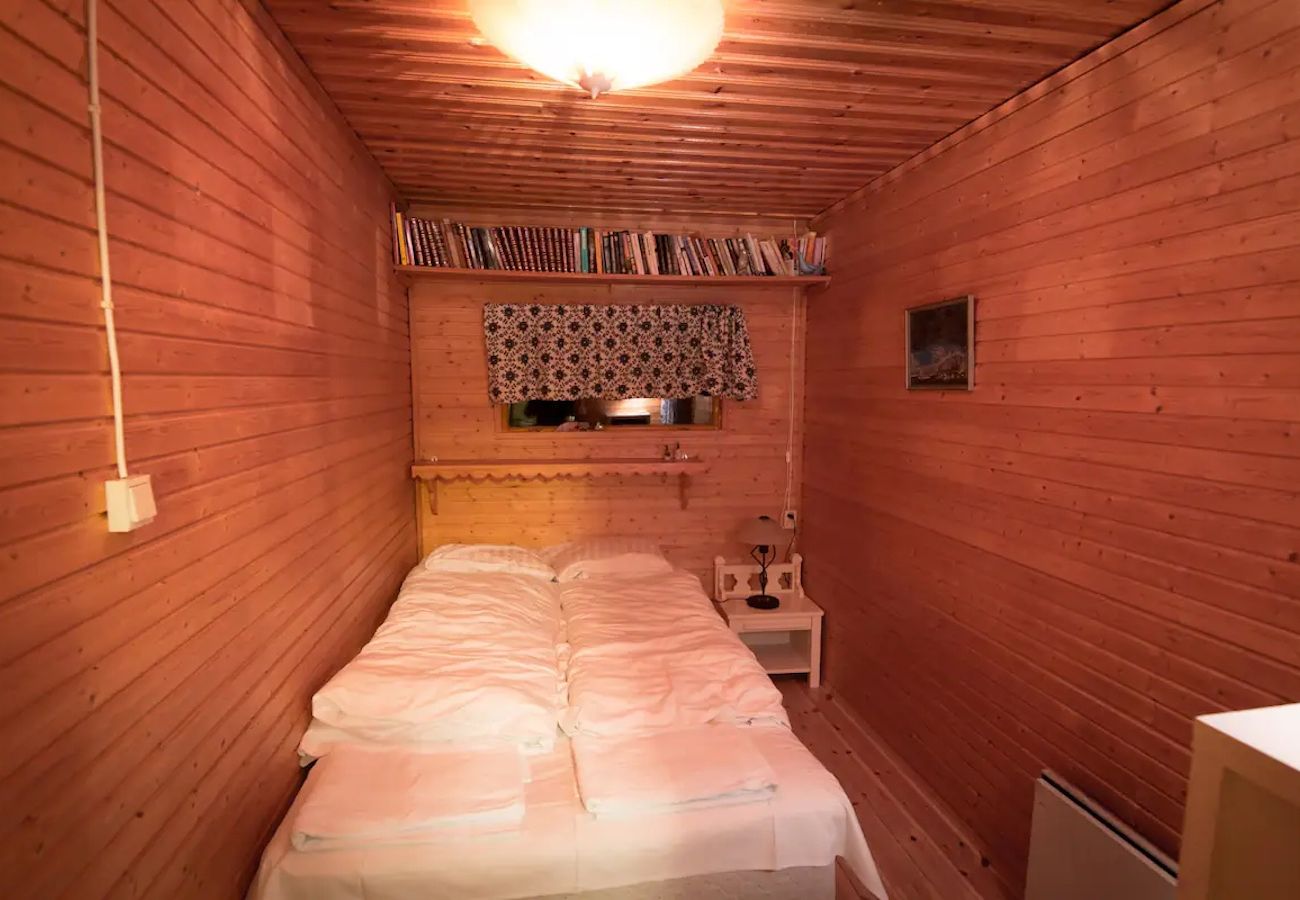 House in Kiruna - Comfortable cottage surrounded by water, fantastic scenery and in private location