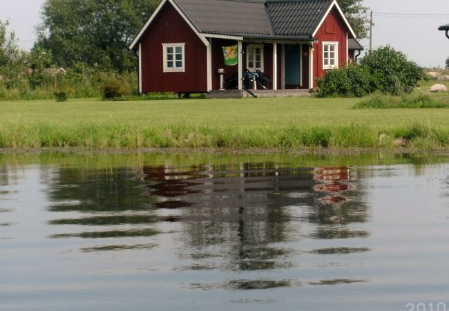 House in Köpingsvik - Cozy cottage in front of private lake