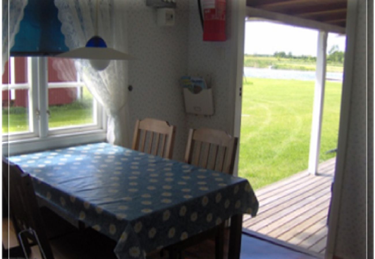House in Köpingsvik - Cozy cottage in front of private lake