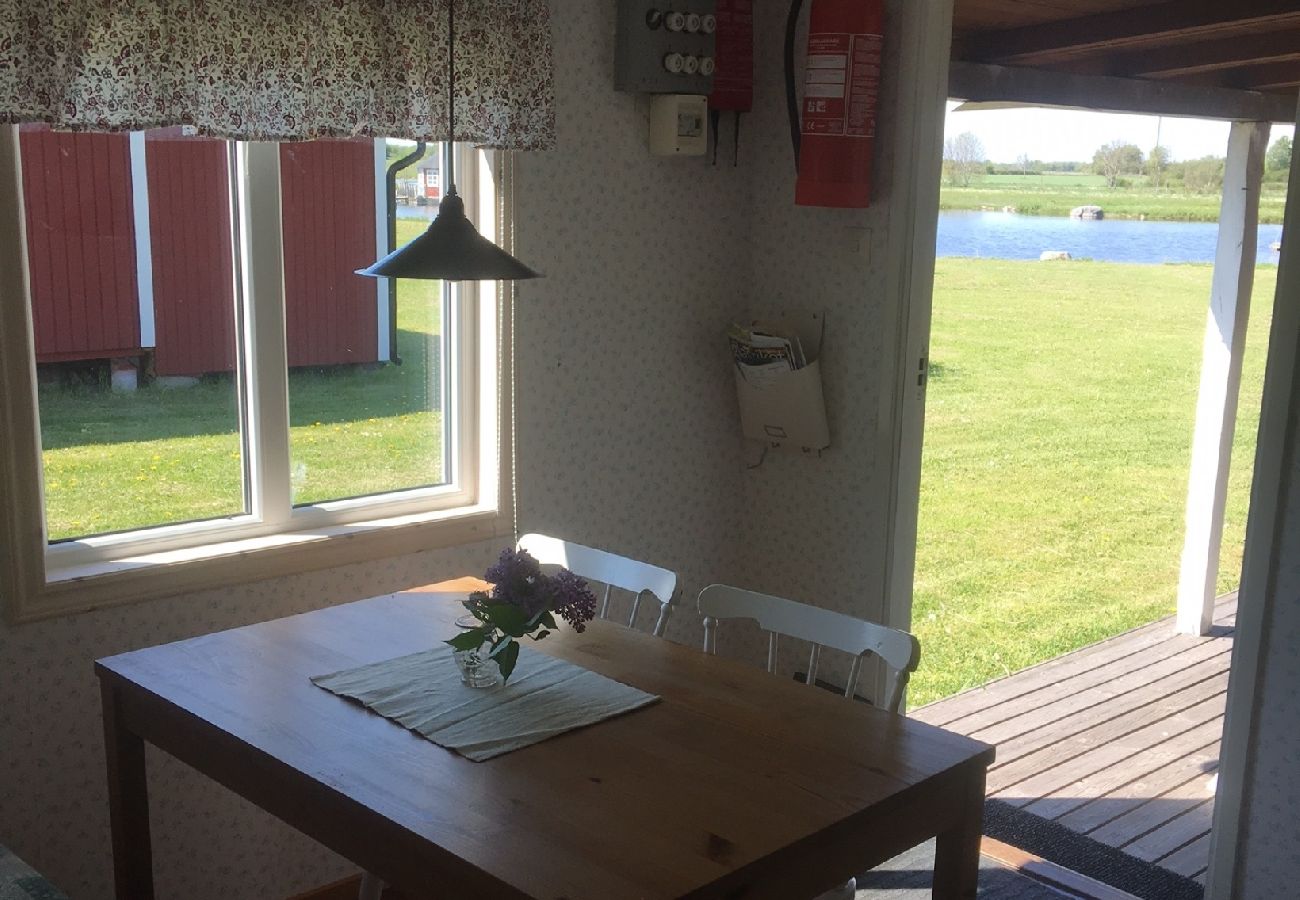 House in Köpingsvik - Cozy cottage in front of private lake