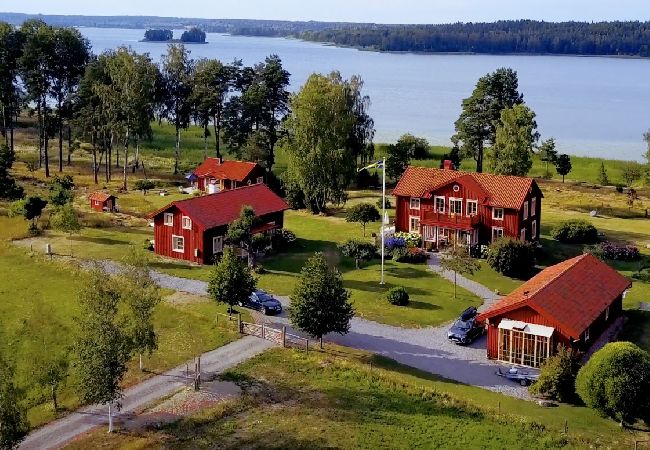  in Gnesta - Dream vacation by the lake with a pool on a manor in Sörmland