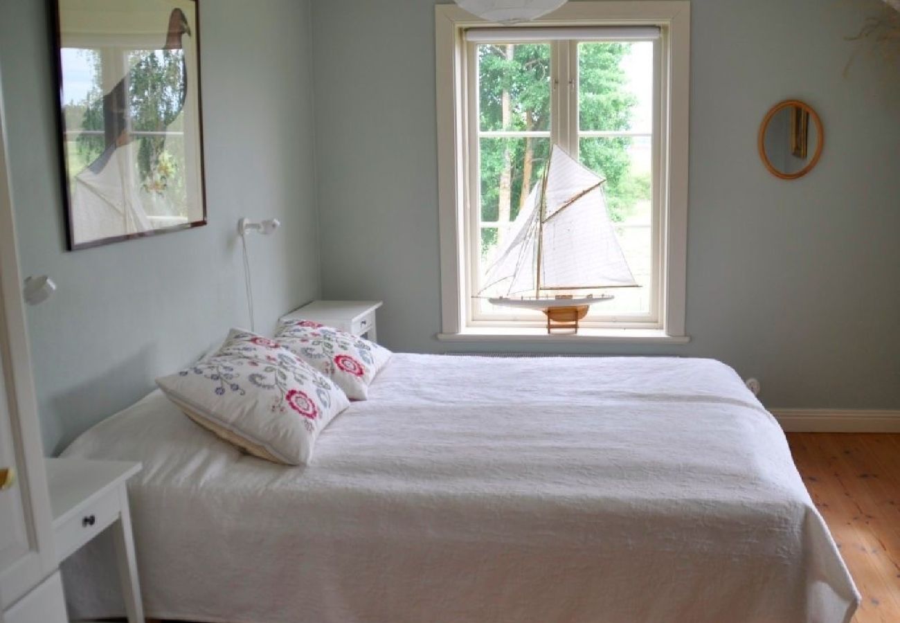 House in Gnesta - Dream vacation by the lake on a manor in Sörmland