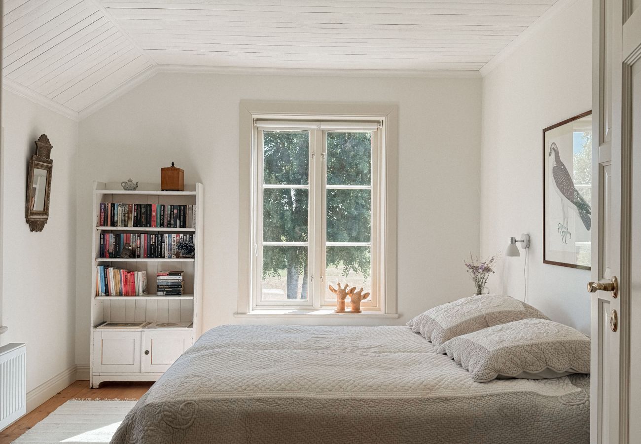 House in Gnesta - Dream vacation by the lake on a manor in Sörmland