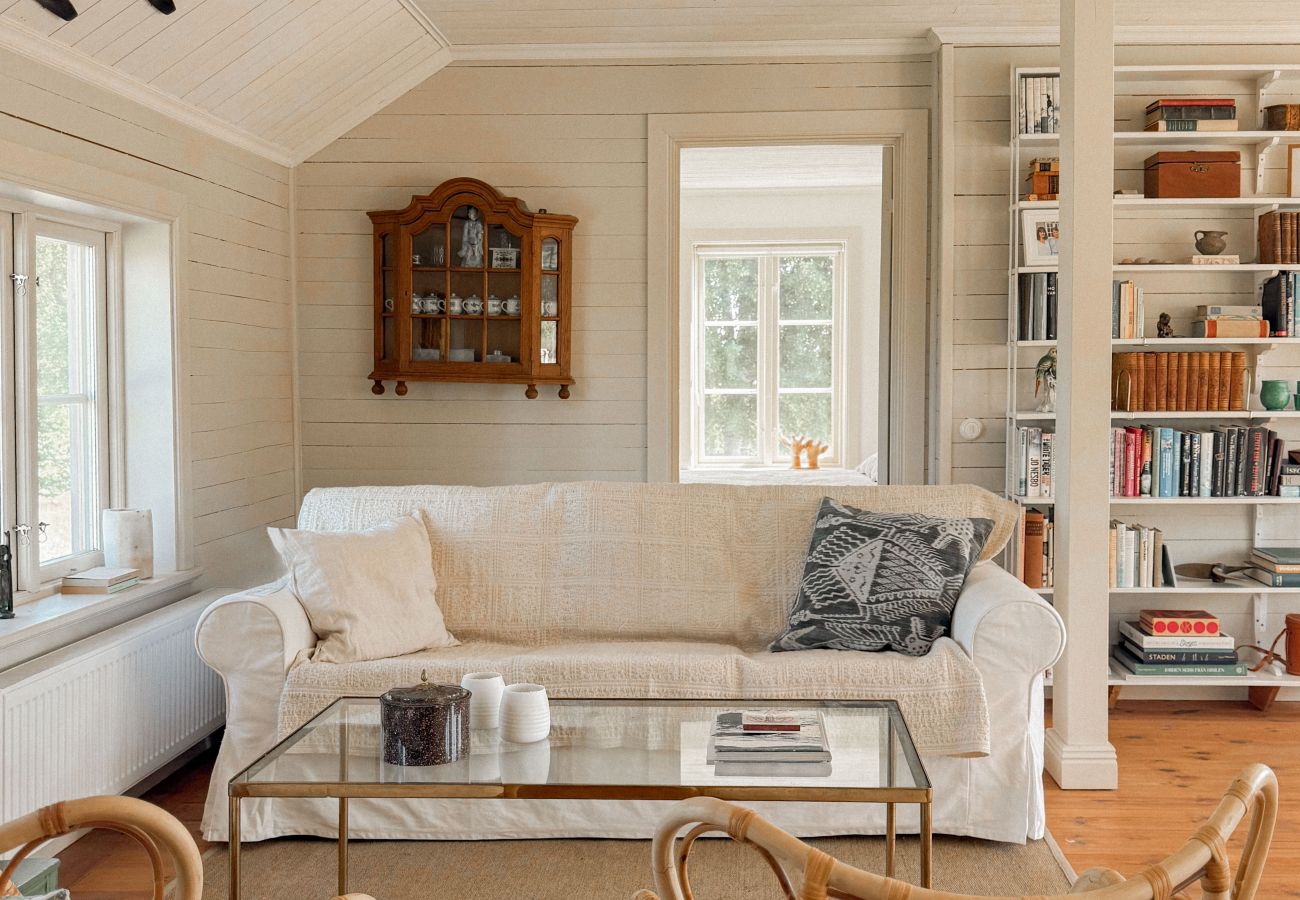 House in Gnesta - Dream vacation by the lake on a manor in Sörmland