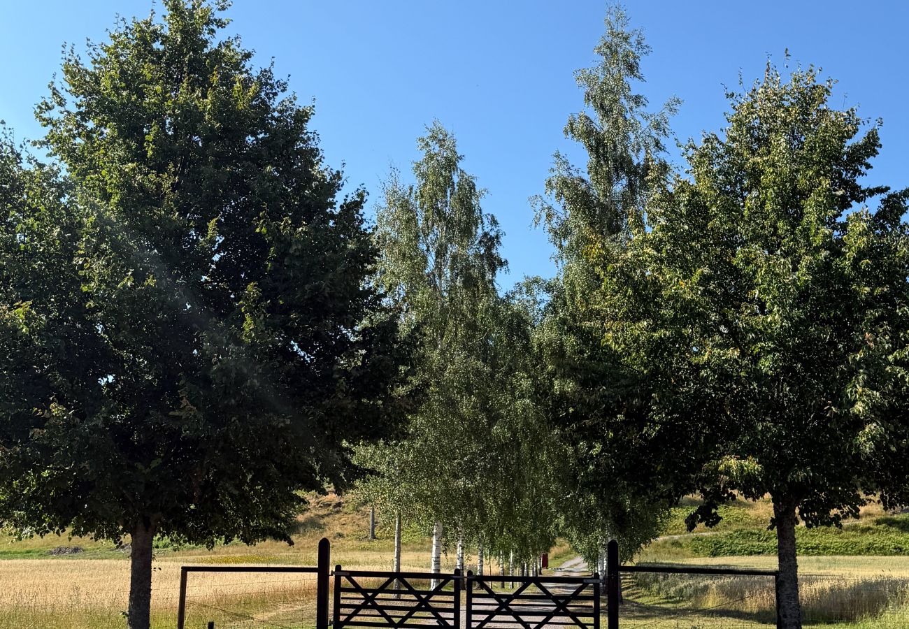 House in Gnesta - Dream vacation by the lake on a manor in Sörmland
