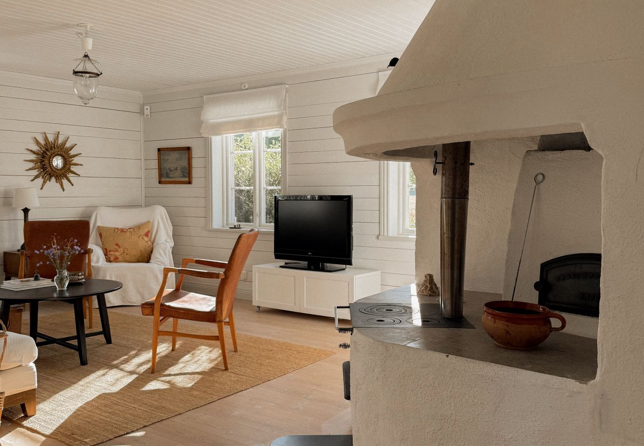 House in Gnesta - Dream vacation by the lake on a manor in Sörmland