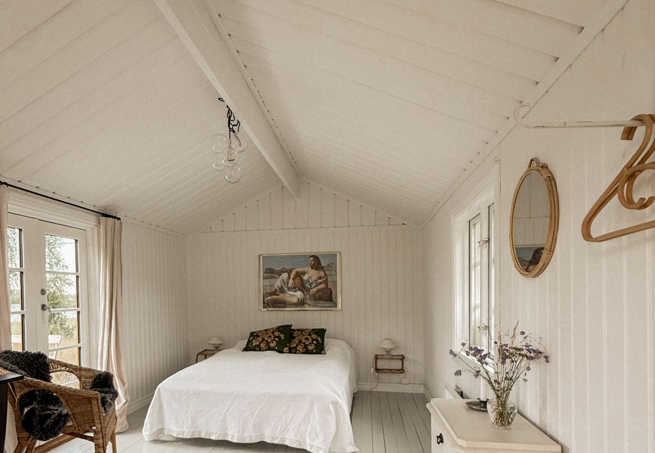 House in Gnesta - Dream vacation by the lake on a manor in Sörmland