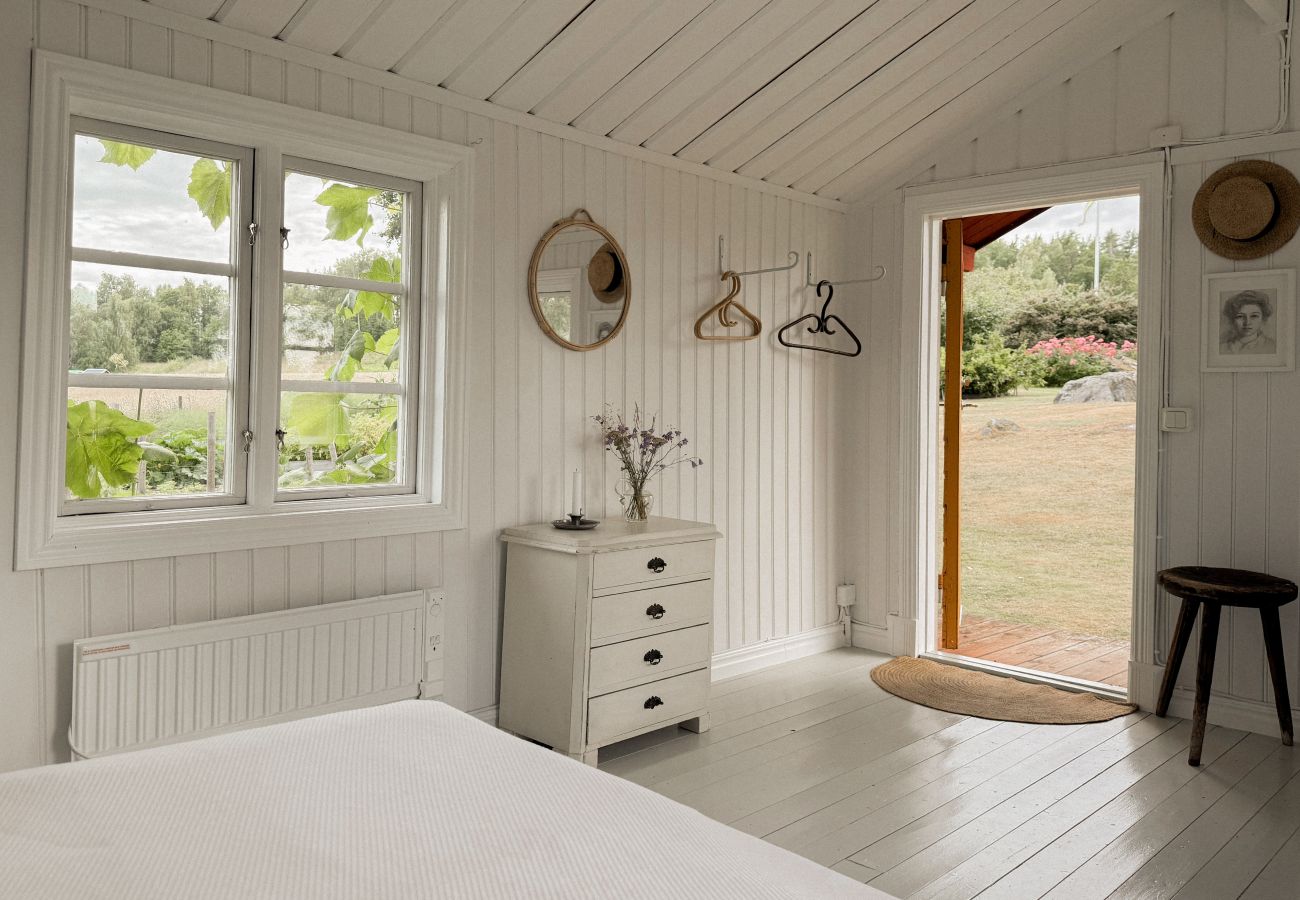House in Gnesta - Dream vacation by the lake on a manor in Sörmland