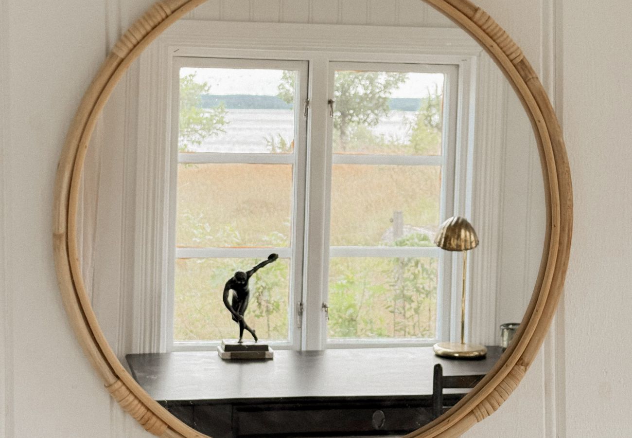 House in Gnesta - Dream vacation by the lake on a manor in Sörmland