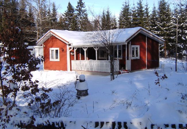 House in Hallaryd - Red cottage near the lake with free Wifi House in Hallaryd - Red cottage near the lake with free Wifi