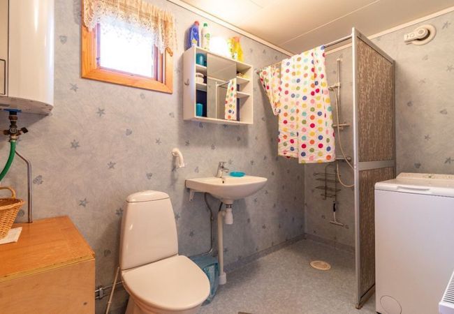 House in Hallaryd - Red cottage near the lake with free Wifi House in Hallaryd - Red cottage near the lake with free Wifi