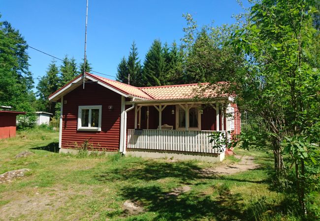Cottage in Hallaryd - Red cottage near the lake with free Wifi