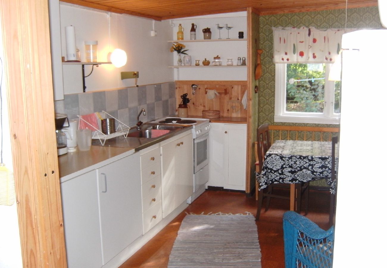 House in Hallaryd - Red cottage near the lake with free Wifi