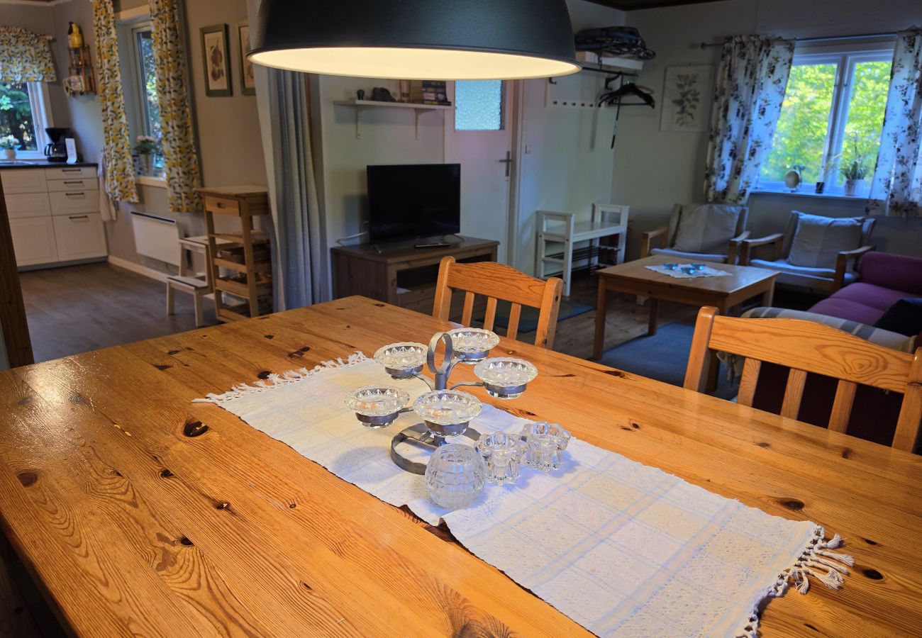Cottage in Hallaryd - Red cottage near the lake with free Wifi