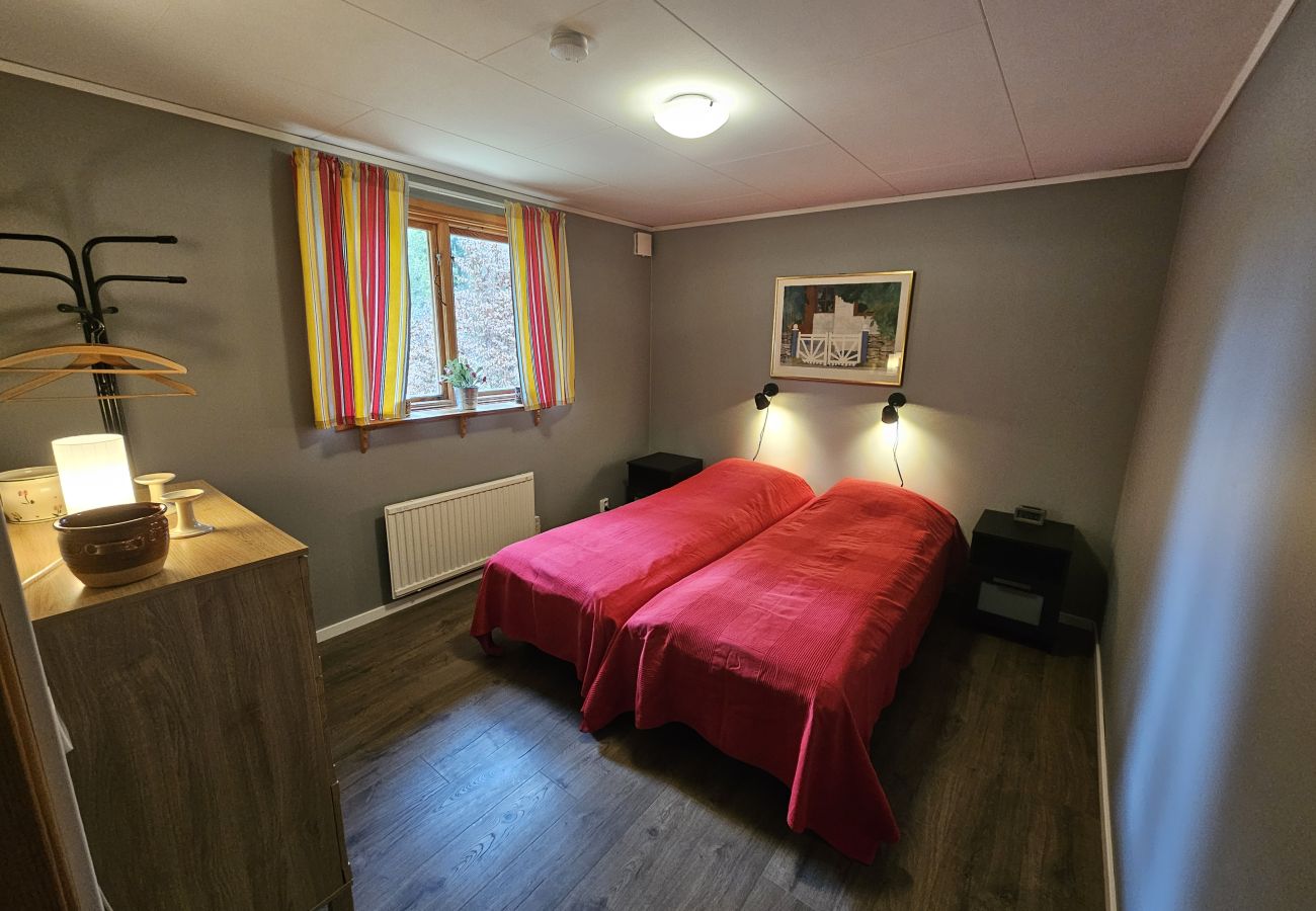 Cottage in Hallaryd - Red cottage near the lake with free Wifi