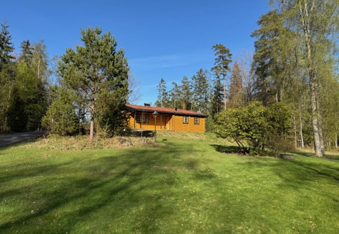 House in Lidhult - Beautiful holiday cabin between Lake Bolmen and Unnen with private boat