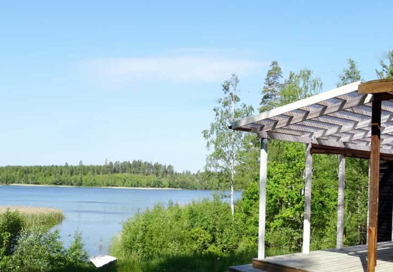House in Hultsfred - Holiday home directly on the lake with private boat at the jetty, swimming raft and sauna