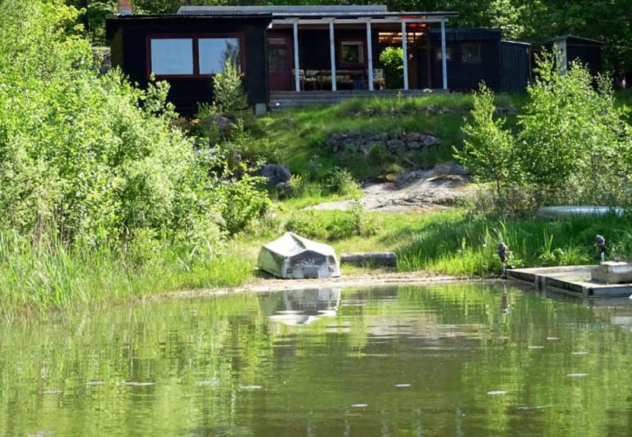 House in Hultsfred - Holiday home directly on the lake with private boat at the jetty, swimming raft and sauna