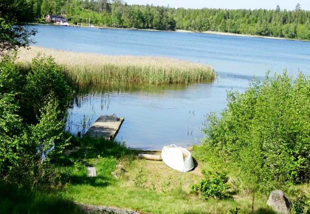 House in Hultsfred - Holiday home directly on the lake with private boat at the jetty, swimming raft and sauna