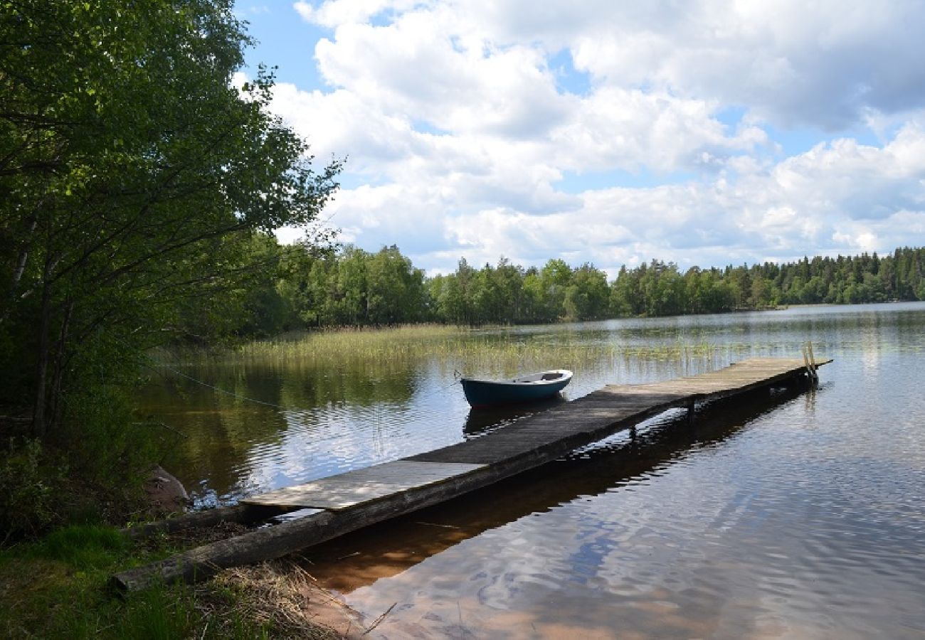 House in Hultsfred - Holiday home directly on the lake with private boat at the jetty, swimming raft and sauna