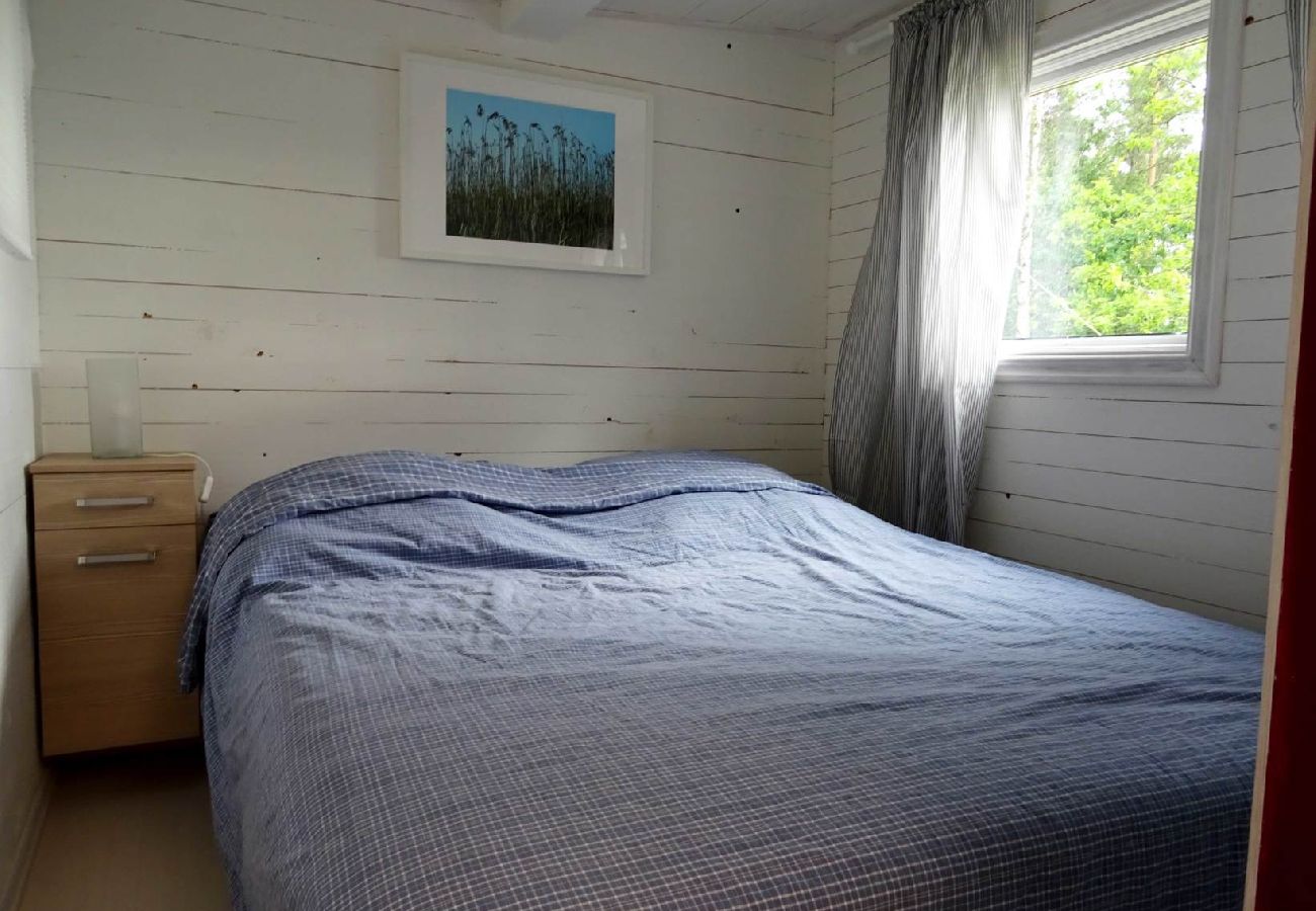House in Hultsfred - Holiday home directly on the lake with private boat at the jetty, swimming raft and sauna