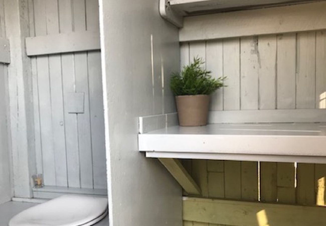 House in Hultsfred - Holiday home directly on the lake with private boat at the jetty, swimming raft and sauna