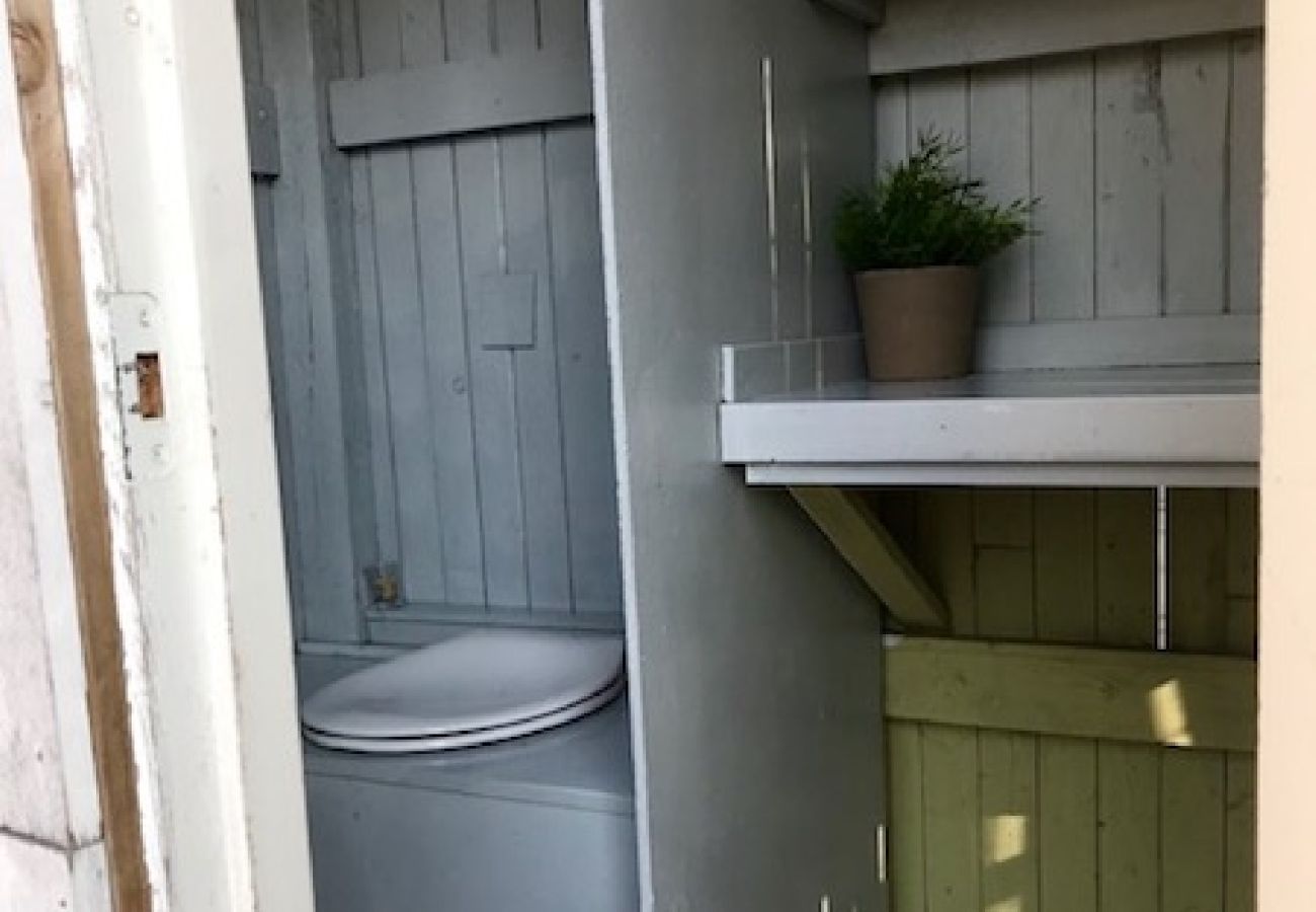 House in Hultsfred - Holiday home directly on the lake with private boat at the jetty, swimming raft and sauna