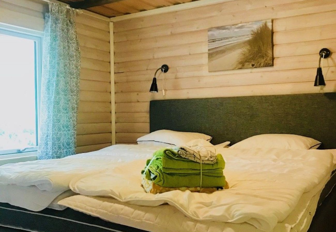 House in Hultsfred - Holiday home directly on the lake with private boat at the jetty, swimming raft and sauna