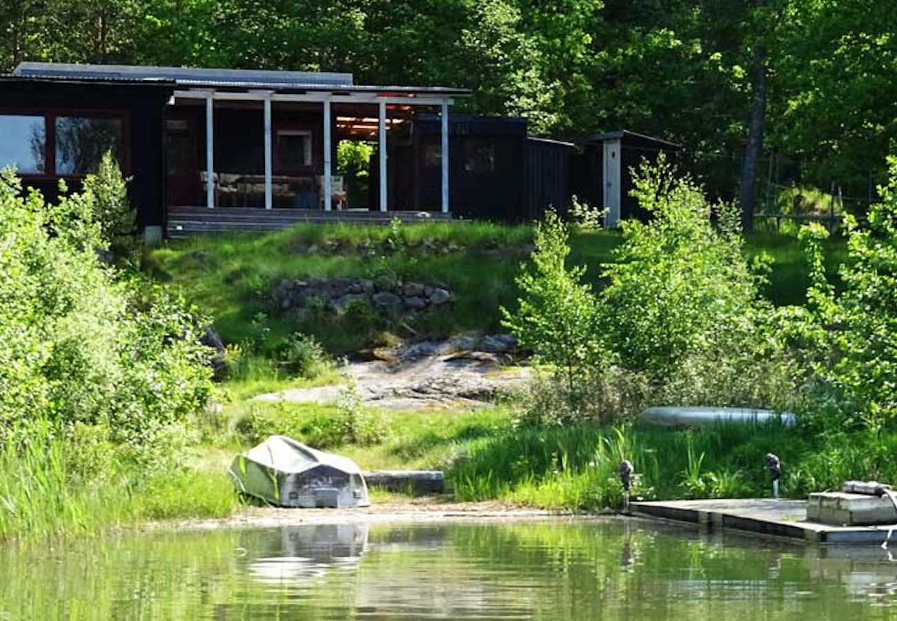 House in Hultsfred - Holiday home directly on the lake with private boat at the jetty, swimming raft and sauna
