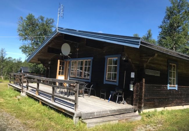 House in Tänndalen - Rustic ski hut not far from the cross-country ski trails for a skiing or hiking holiday in summer