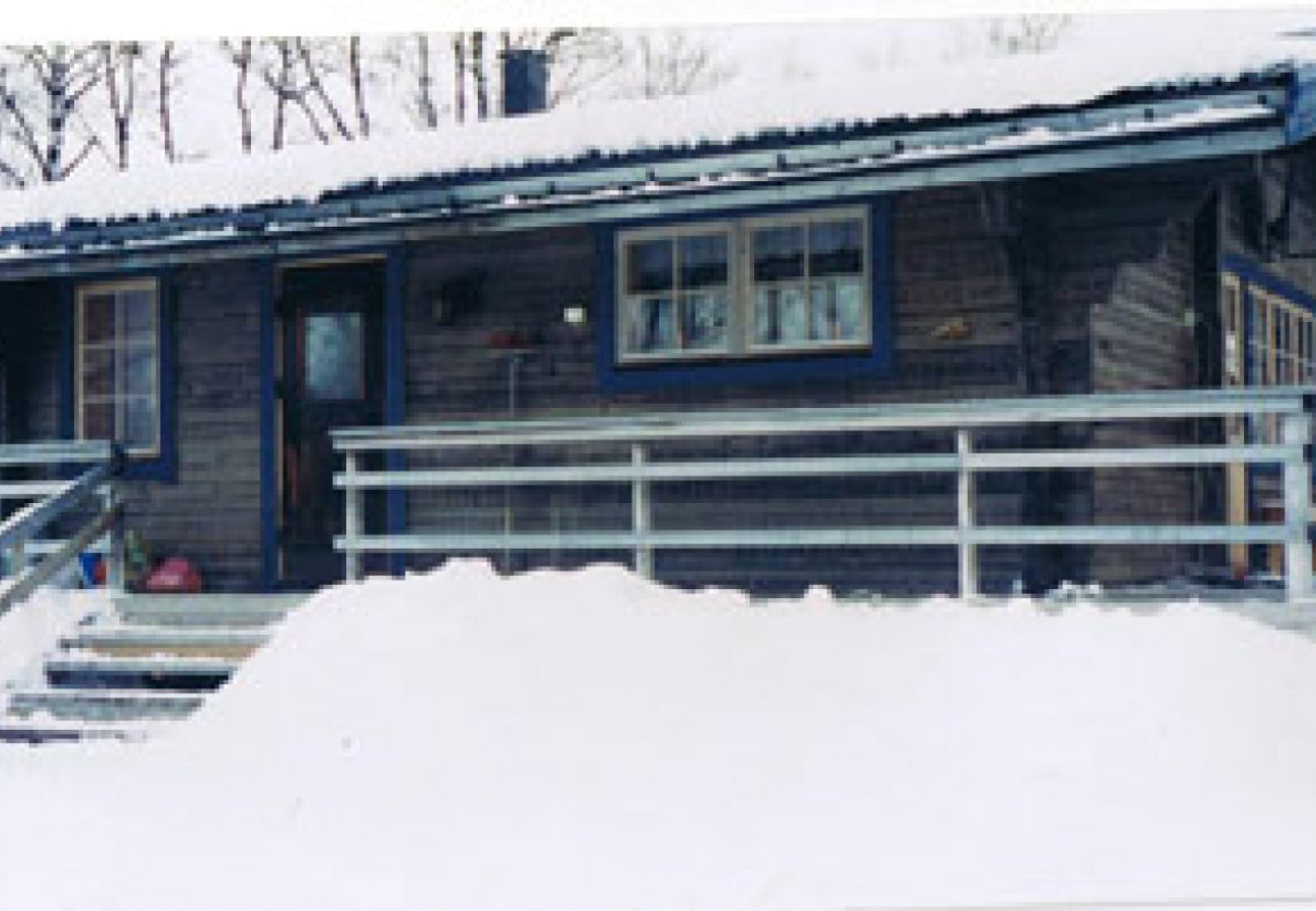 House in Tänndalen - Rustic ski hut not far from the cross-country ski trails for a skiing or hiking holiday in summer