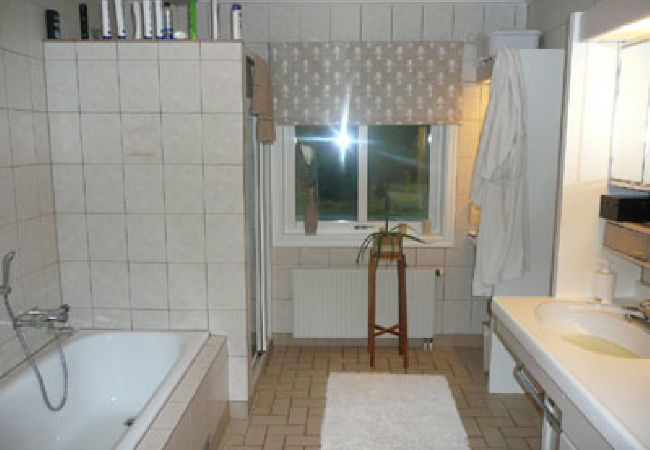 House in Skillingaryd - Comfort villa with jacuzzi and sauna in Småland