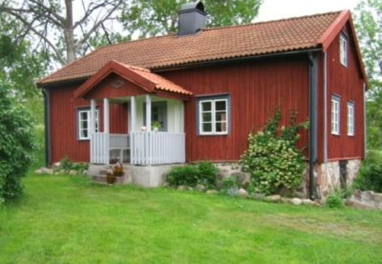 House in Västervik - Cozy holiday home on a country farm with a boat