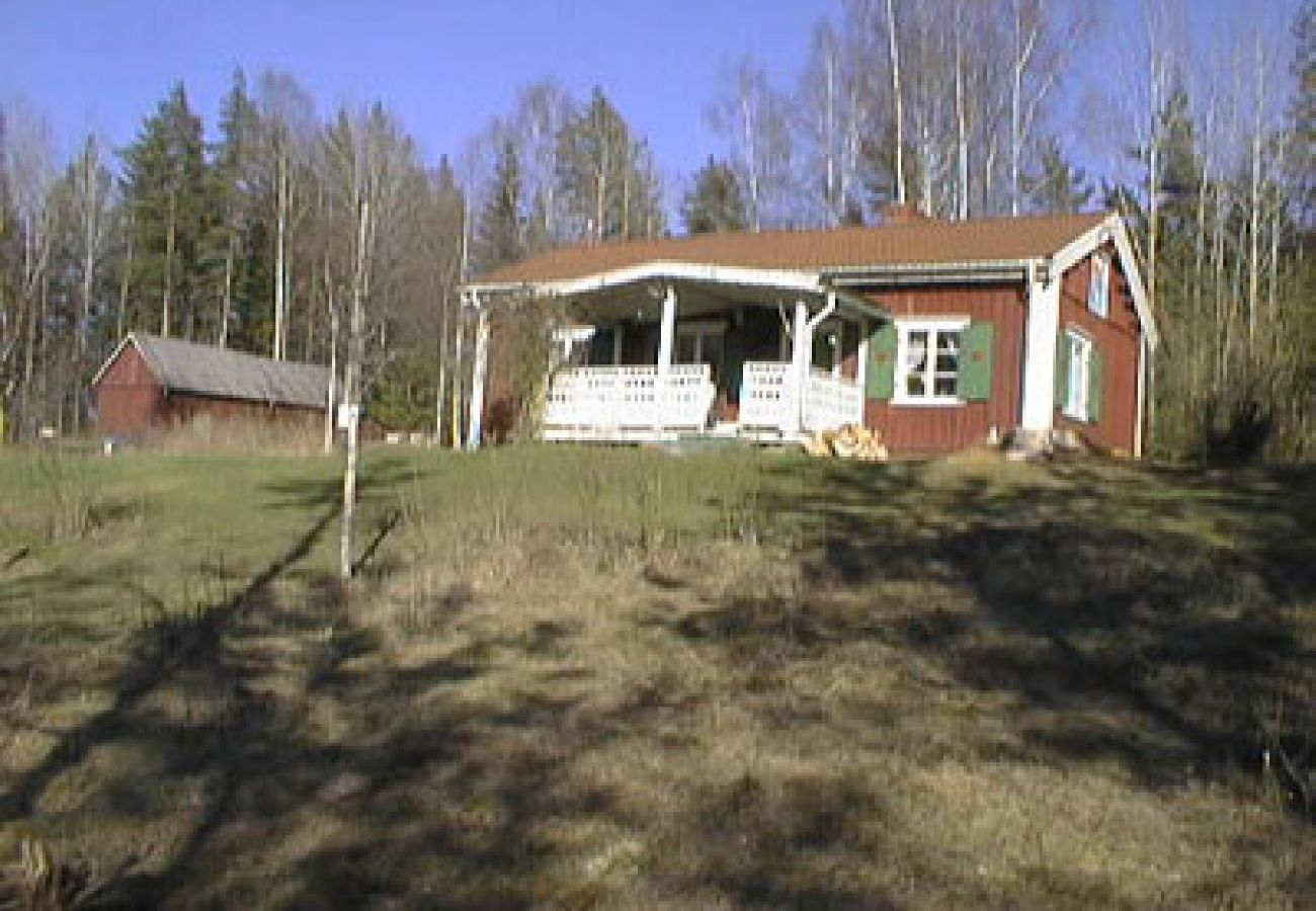 House in Säffle - A natural pearl with a boat and sauna on Lake Vänern